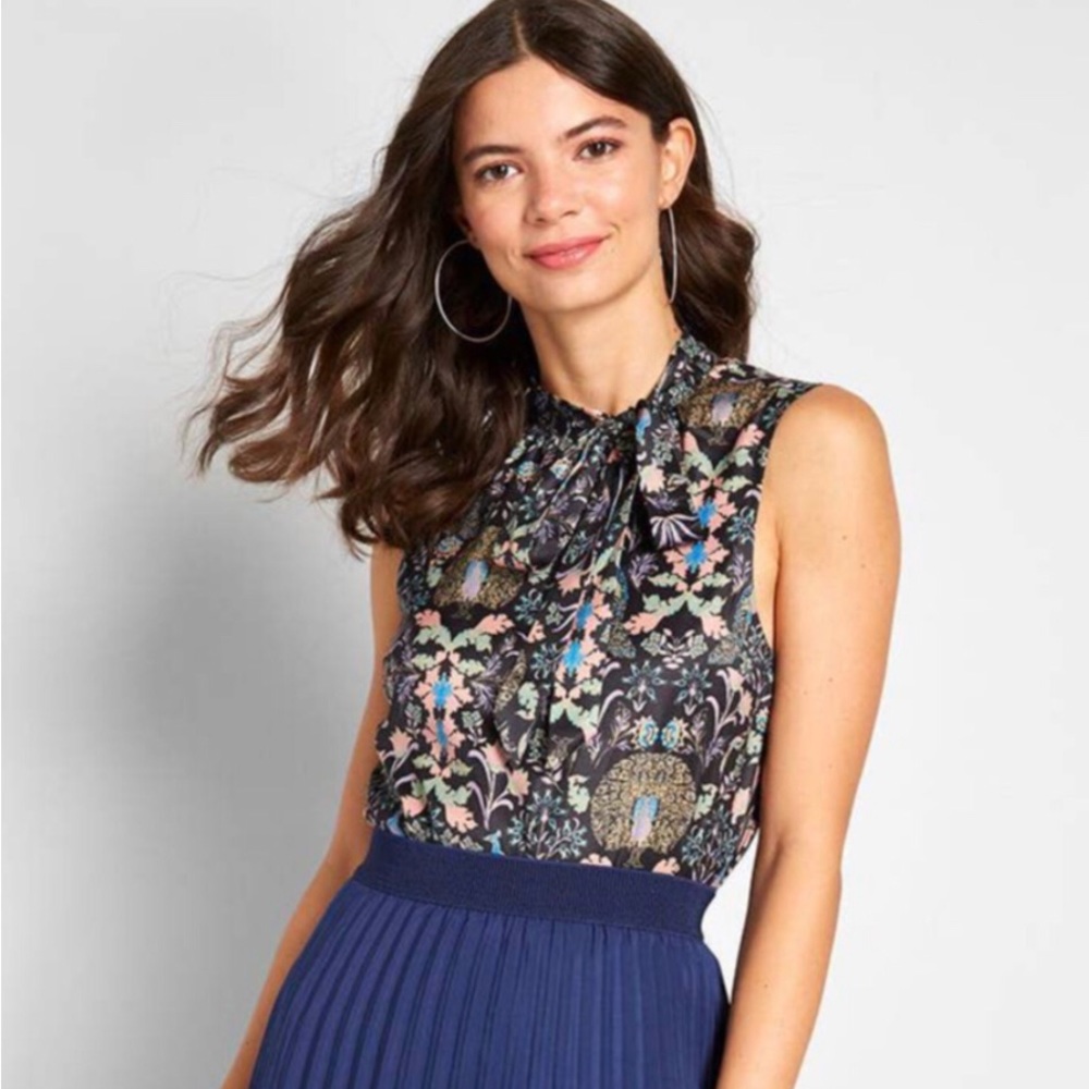 ModCloth Peacock Sleeveless Floral Blouse - L